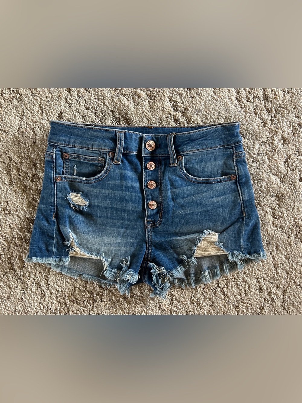 American Eagle Hi-Rise Shortie Super Stretch size 4. Medium wash, distressed.